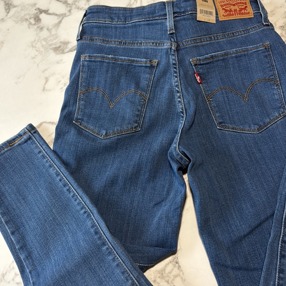 24 HR SALE ONLY Levi’s High Rise Hypersoft Jeans